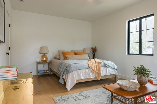 Building Photo - 1560 S Calle Palo Fierro