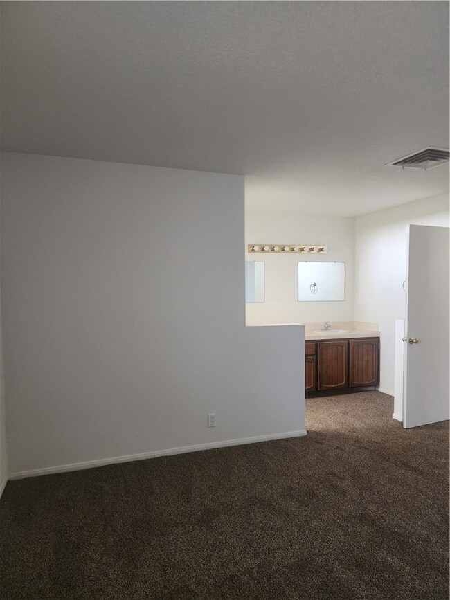 Building Photo - 1365 Trane Rd