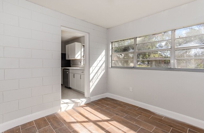 Building Photo - Very Cute Two Bedroom Single Family Home - Now Available