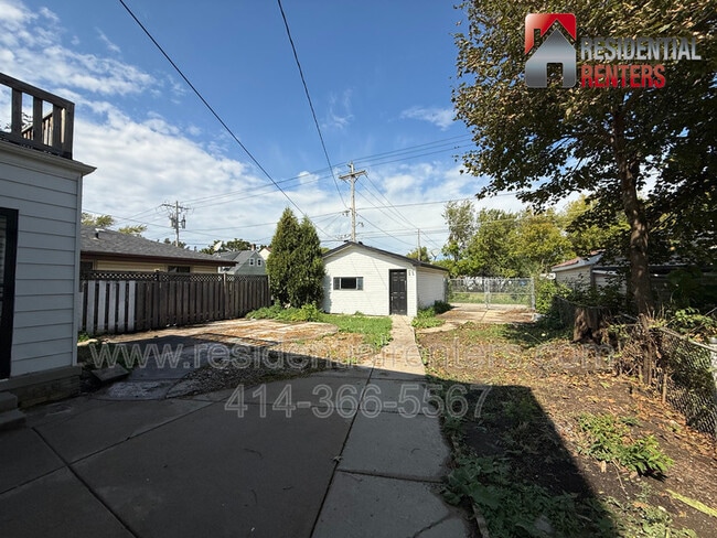 Building Photo - 3914 W Hampton Ave