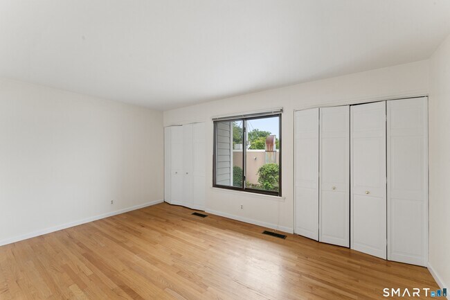 Building Photo - 82 Olcott Way