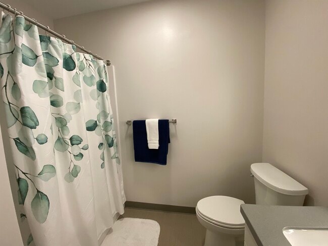 Building Photo - 409 Elm St