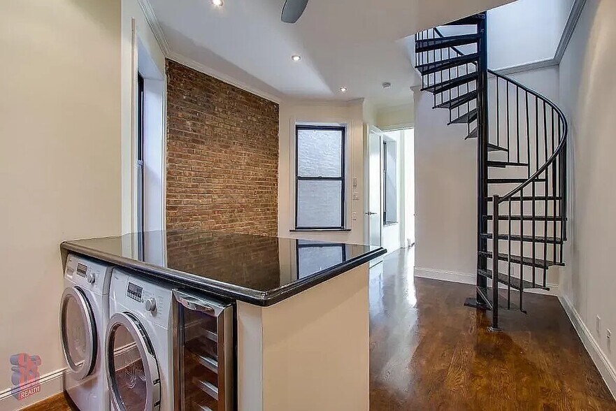 Building Photo - 5 W 103rd St