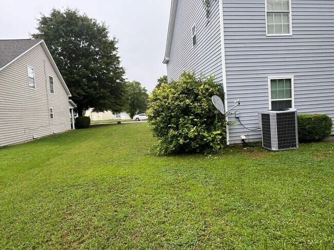 Building Photo - 1666 Mossberg Dr