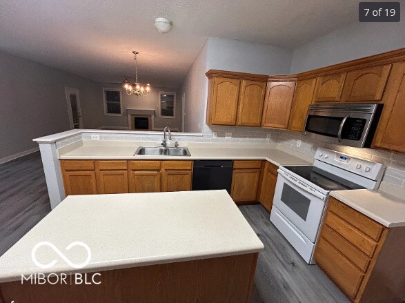 Building Photo - 5548 James Blair Dr