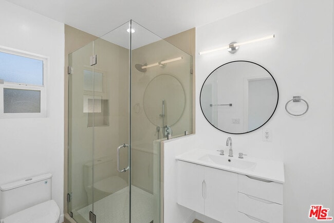 Building Photo - 7823 Kenyon Ave