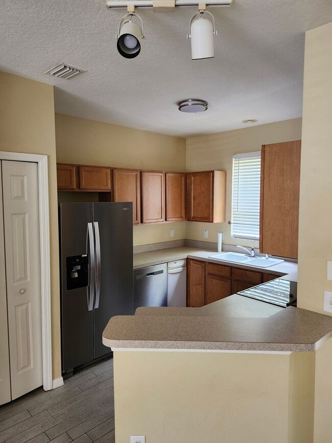 Building Photo - Townhome Near MLK and I-75