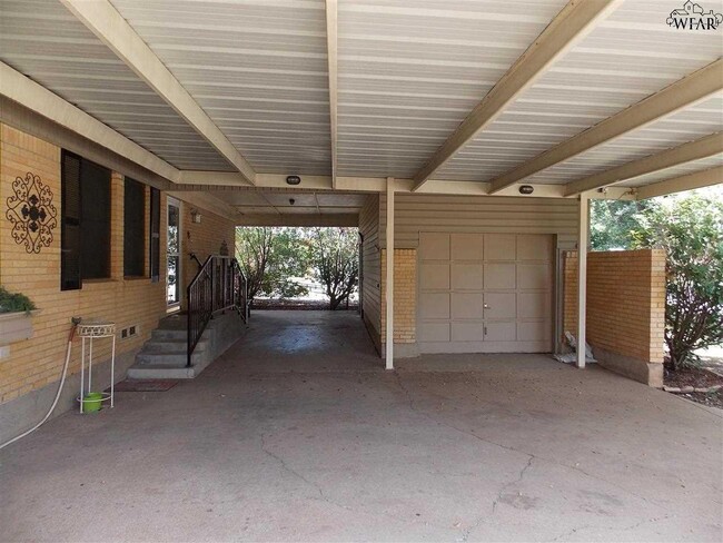 Building Photo - 4632 Pendleton Dr