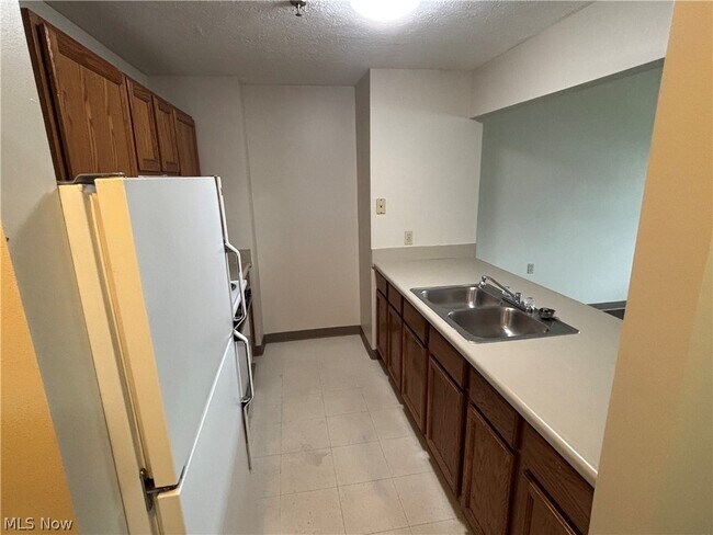 Building Photo - 59 Lincoln Way E