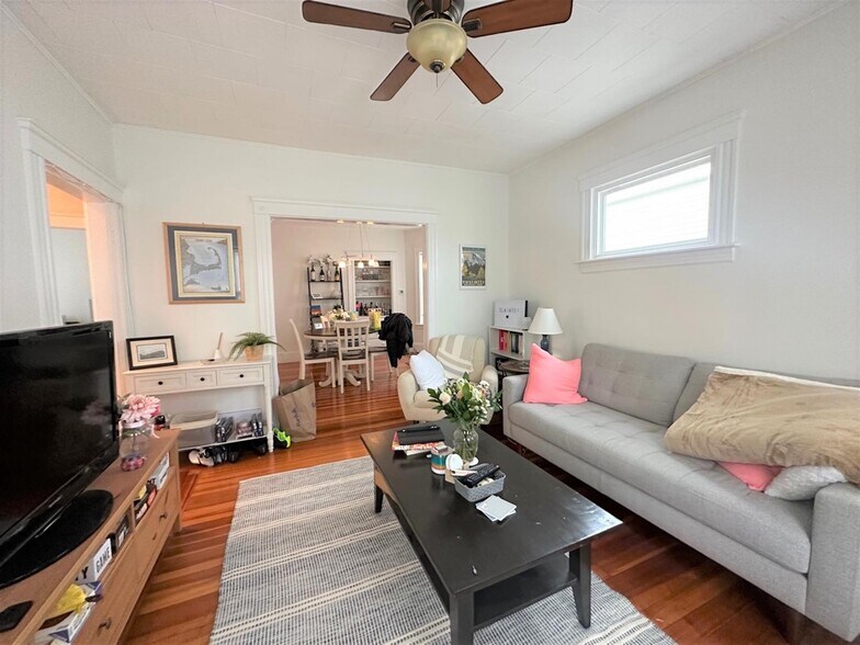 Building Photo - 137 Dudley St