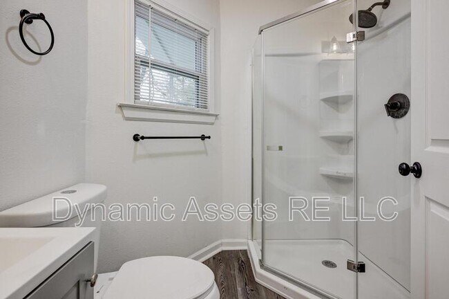 Building Photo - 510 W 3rd St