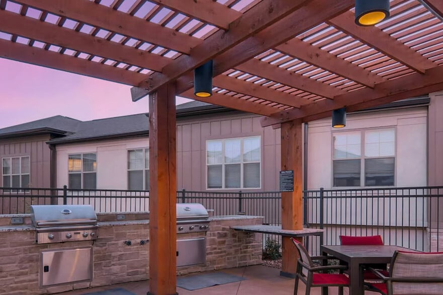 Building Photo - 13195 W Progress Cir