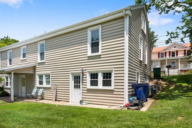 Building Photo - 545 Montgomery St