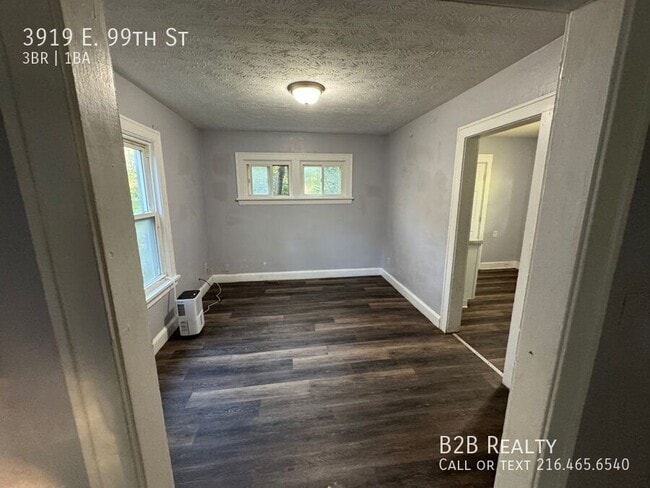 Building Photo - 3919 E 99th St