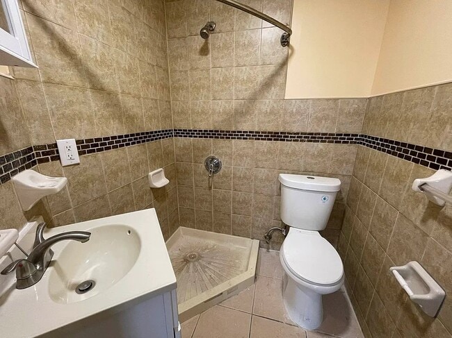 Building Photo - 10-23 Bay 31st Street