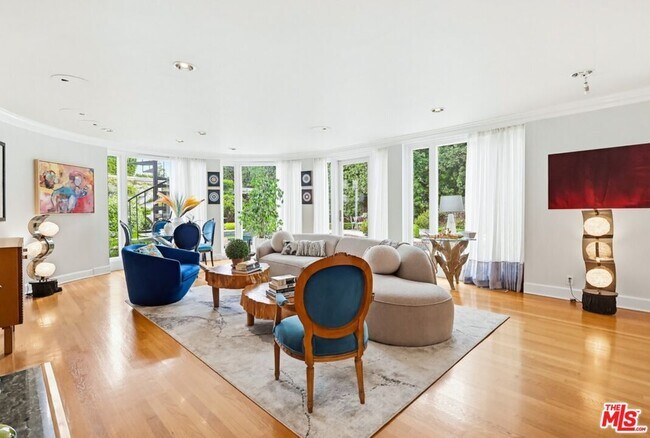 Building Photo - 516 S Rimpau Blvd