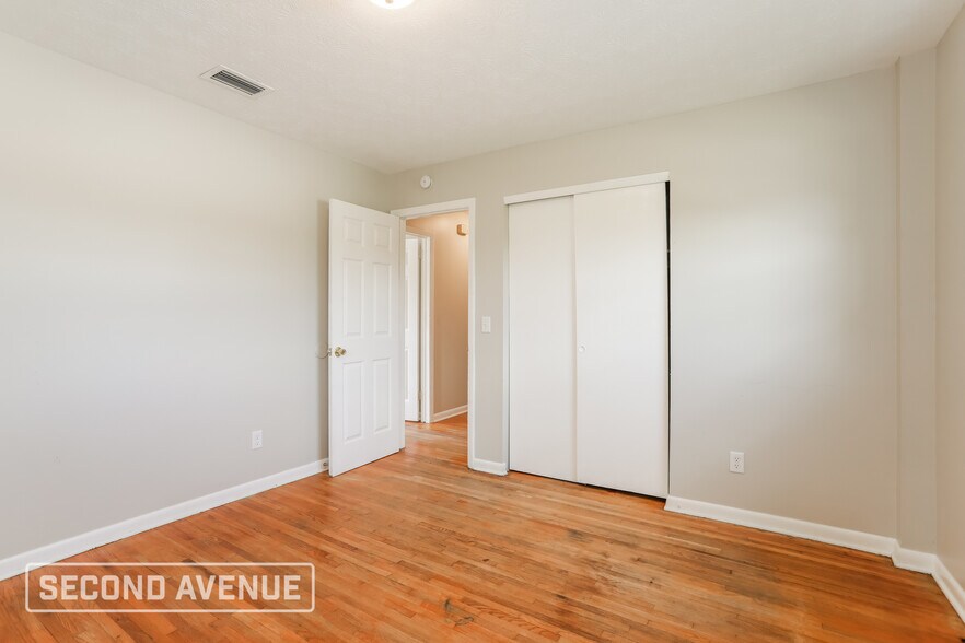 Building Photo - 5943 Jaguar Dr W
