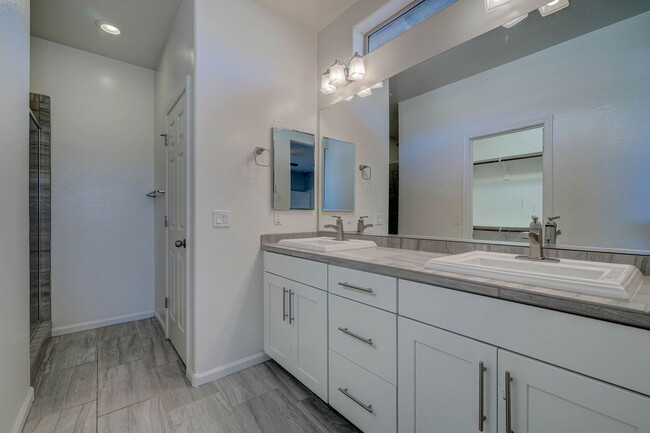 Building Photo - 7636 W Quail Track Dr