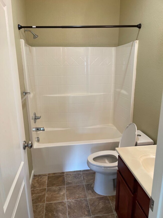 Building Photo - Luxury Natomas Condo