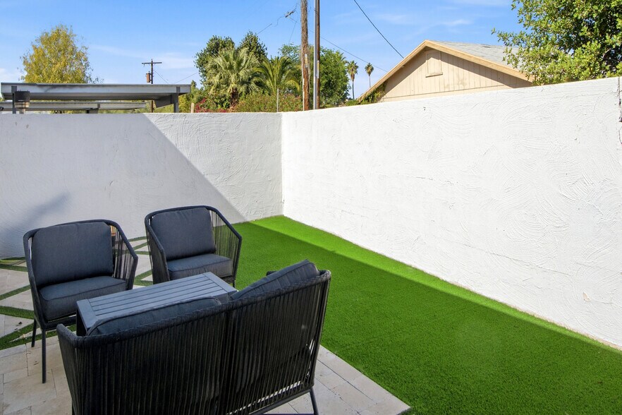 Building Photo - 8568 E Indian School Rd