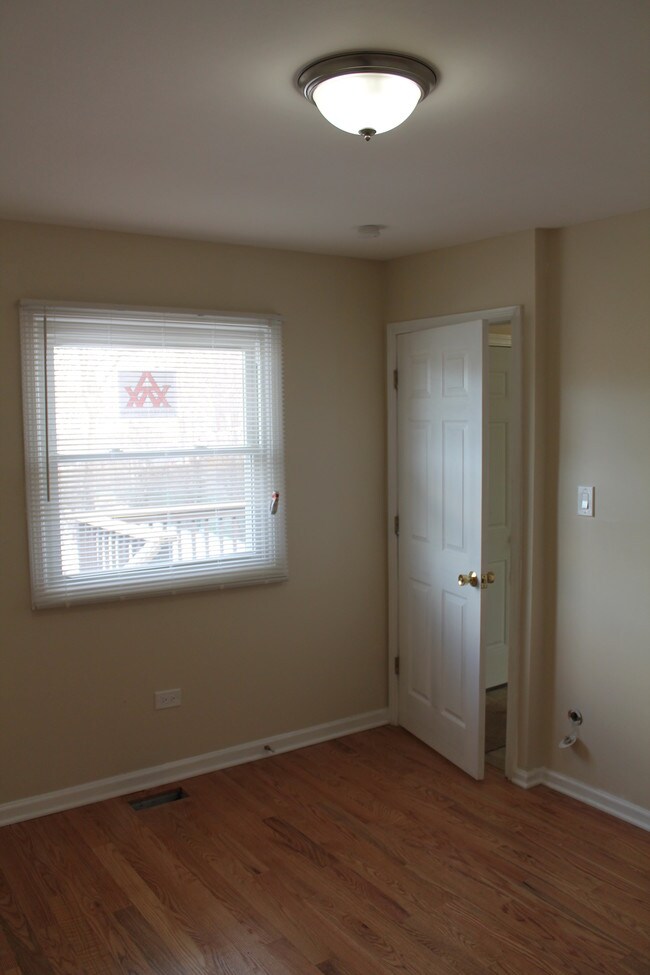 Building Photo - 18003 Greenview Terrace