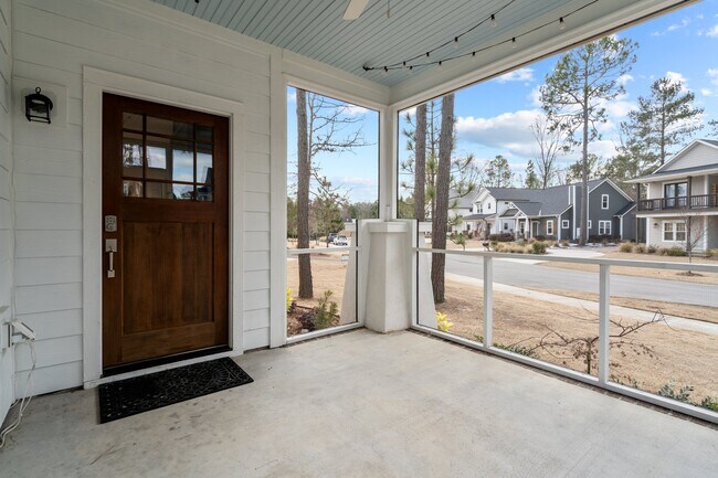 Building Photo - 560 Wellers Wy