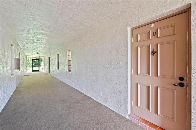 Building Photo - 1916 Palmland Dr