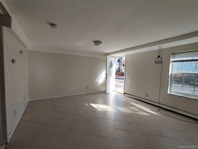 Building Photo - 136 Stringham Rd