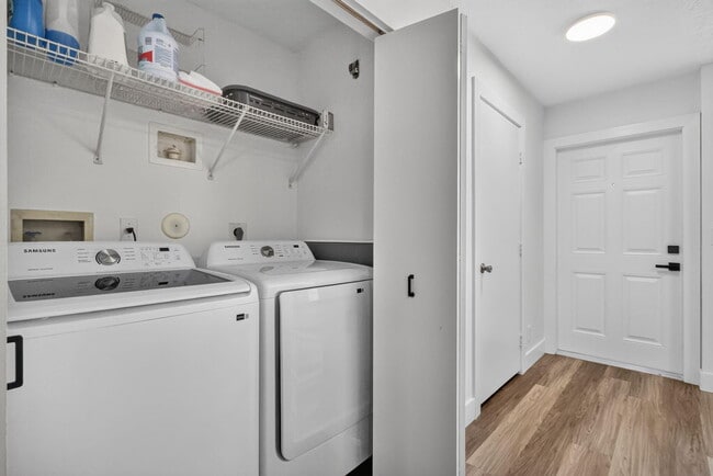 Building Photo - 9899 Kamena Cir