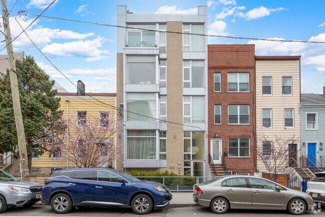 Building Photo - Jacqueline