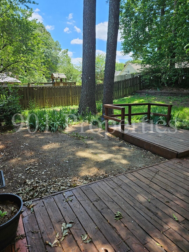 Building Photo - 8595 Riverchase Dr