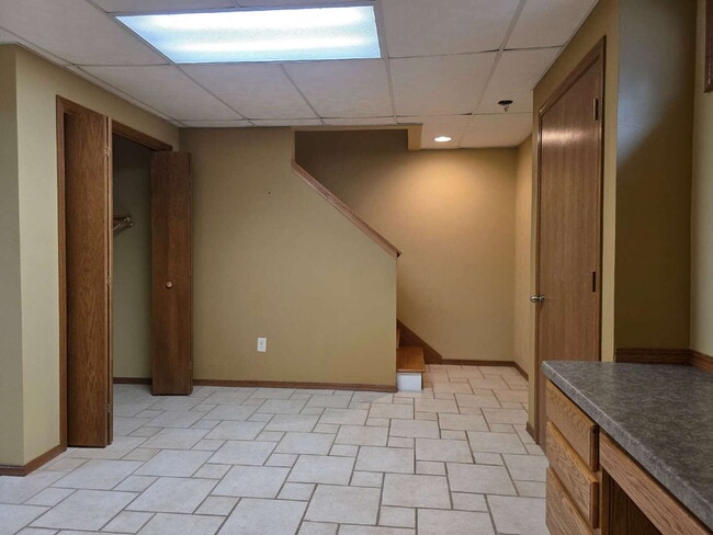 Building Photo - Multi generational Home New London