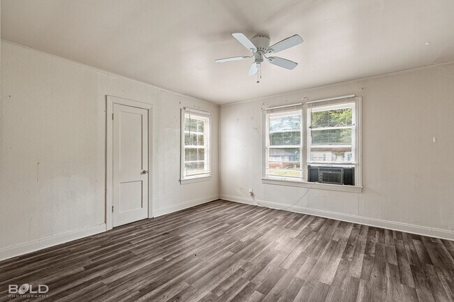 Building Photo - 3920 Huston St