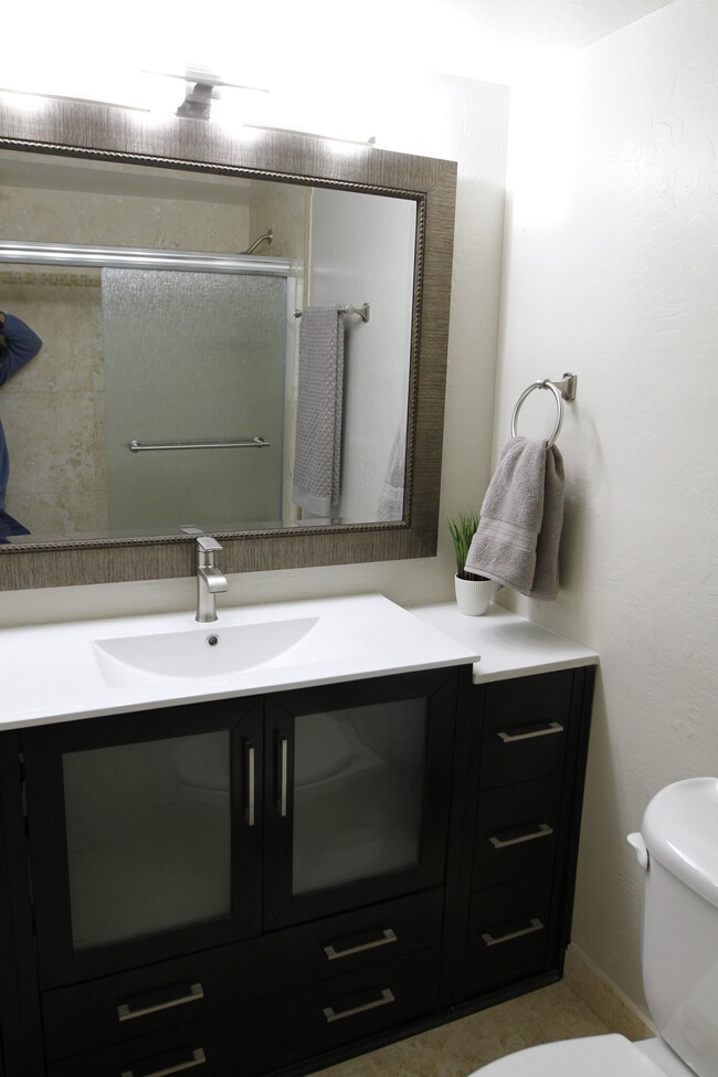 2nd bathroom - 4701 N 68th St