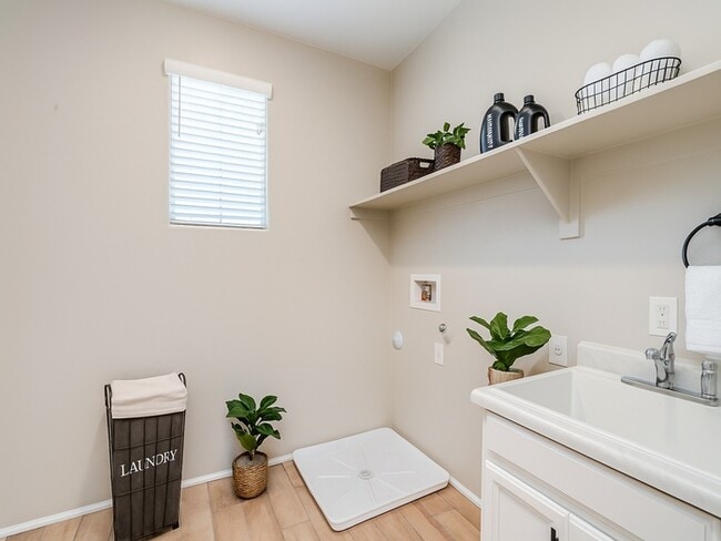 Building Photo - Amazing 2 Story with 4-Bedroom, 2.5-Bath H...