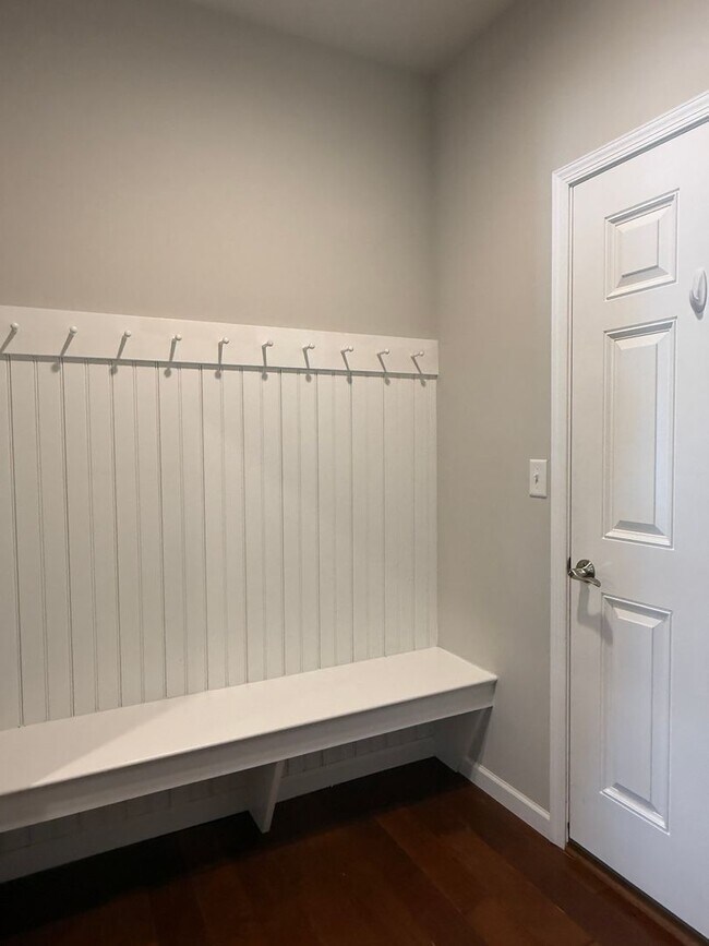 Building Photo - 3 bedroom 2.5 bathroom townhome for rent