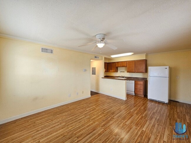 Building Photo - EVERGREEN#119