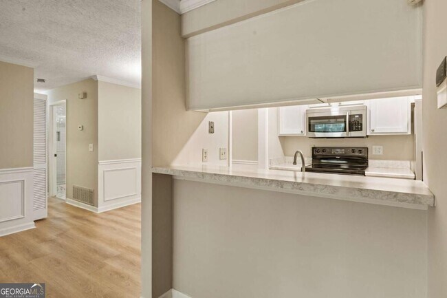 Building Photo - 611 Barrington Hills Dr