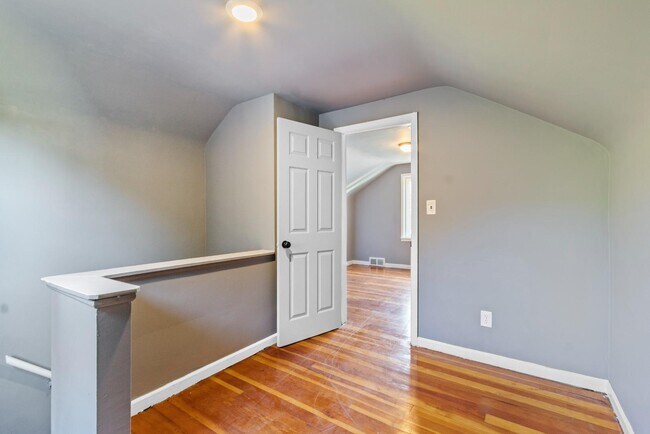 Building Photo - 11419 Somerset Ave
