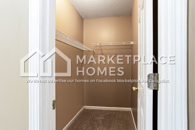 Building Photo - 832 Asbury Way