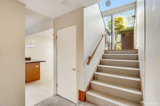 Building Photo - 172 Amber Dr