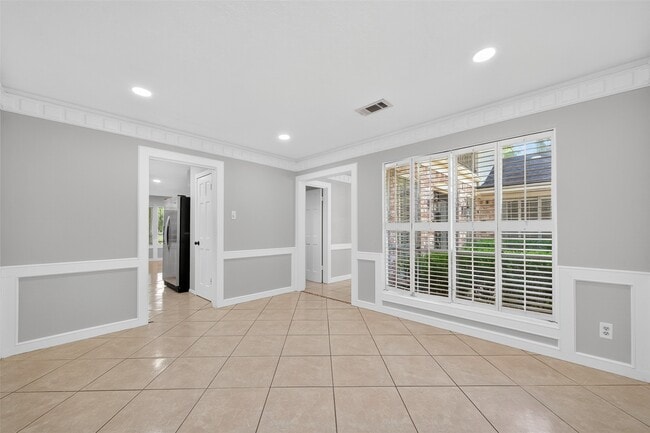 Building Photo - 663 Ravensworth Dr