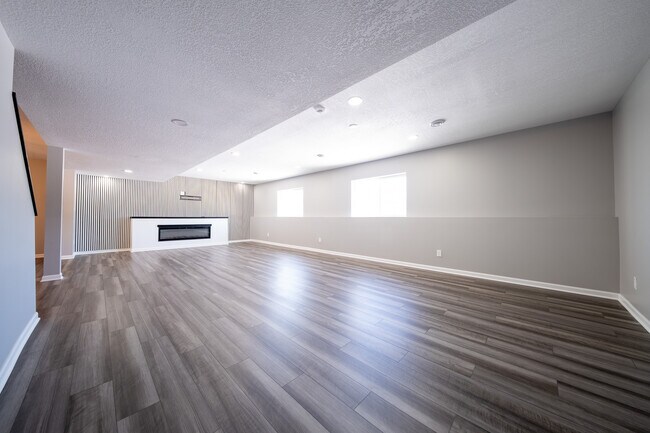 Building Photo - 6668 Coach House Ln