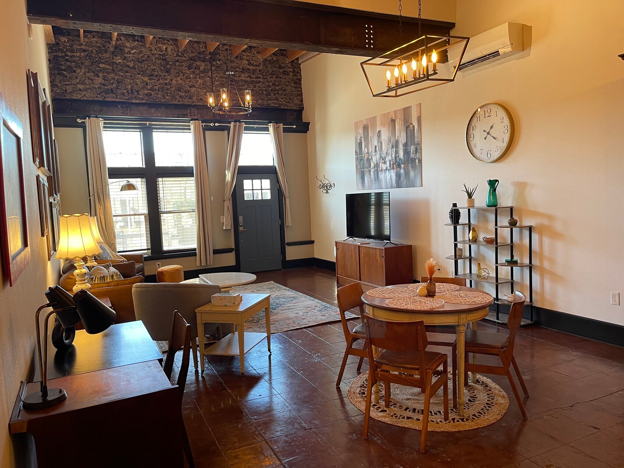 Building Photo - 719 S. Baker St.