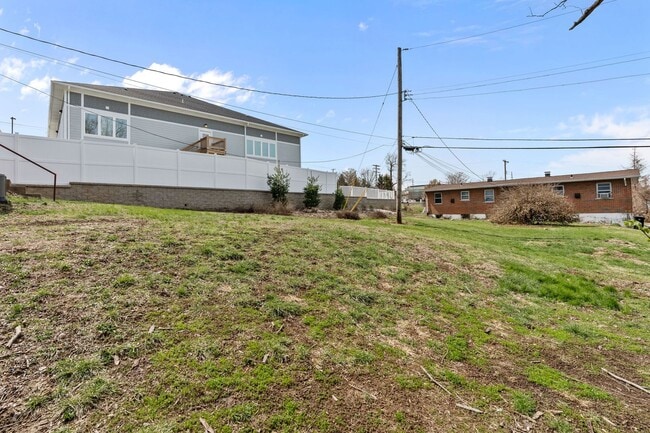 Building Photo - Stunning Brick Duplex with private partially finished basement in Kirkwood