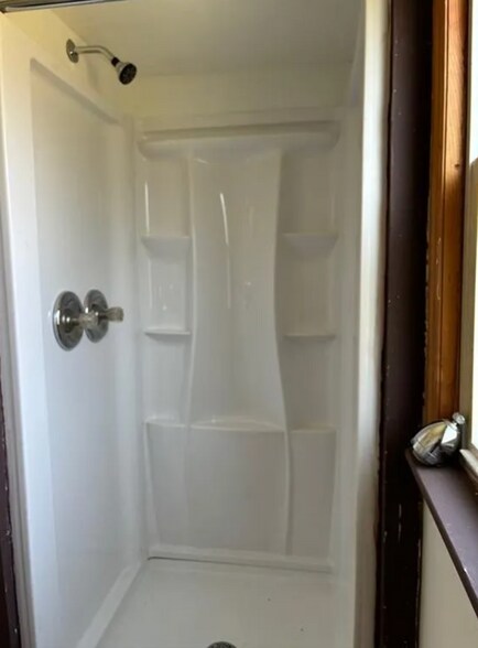 Building Photo - 32 Dewitt Dr