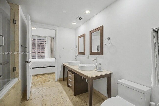 Building Photo - 485 Brickell Ave