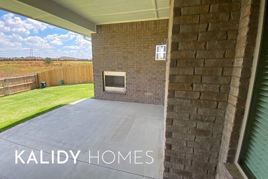 Building Photo - 12500 Elba Dr