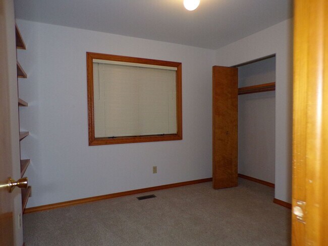 Building Photo - Move-In Ready Home Across from Ski Hill