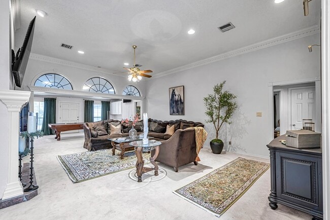 Building Photo - 6415 San Mateo Ln